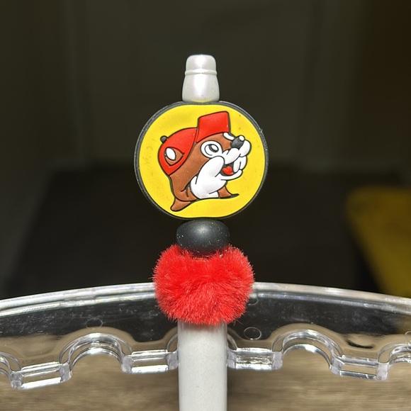 White/Red Fur Buccees 1 Of 1 - Picture 2 of 2